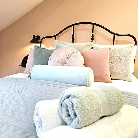 Stylish Loft Retreat Close To City Walls & Minster *