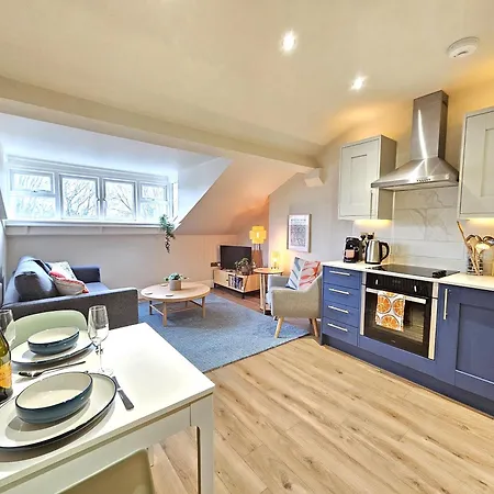 Cosy Loft Steps To Walls & Minster