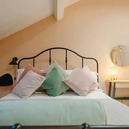 Cosy Loft Steps To Walls & Minster