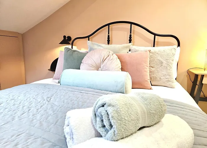 Stylish Loft Retreat Close To City Walls & Minster *