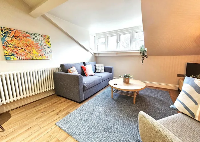 Stylish Loft Retreat Close To City Walls & Minster *