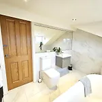 Cosy Loft Steps To Walls & Minster 아파트