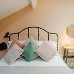 Cosy Loft Steps To Walls & Minster *